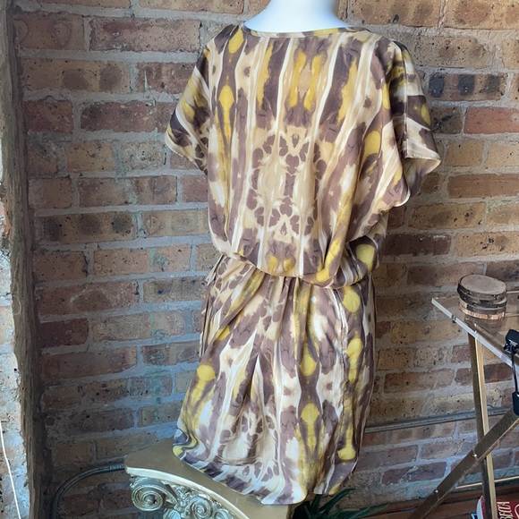 Abstract Mini Dress with Drawstring Waist - Picture 4 of 5